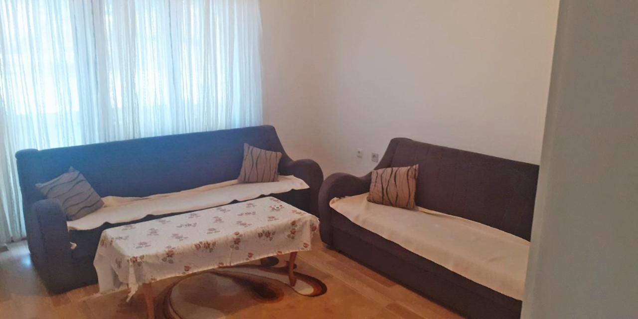 Lovely 1 Bedroom Within Walking Distance, Views Peć Exterior foto