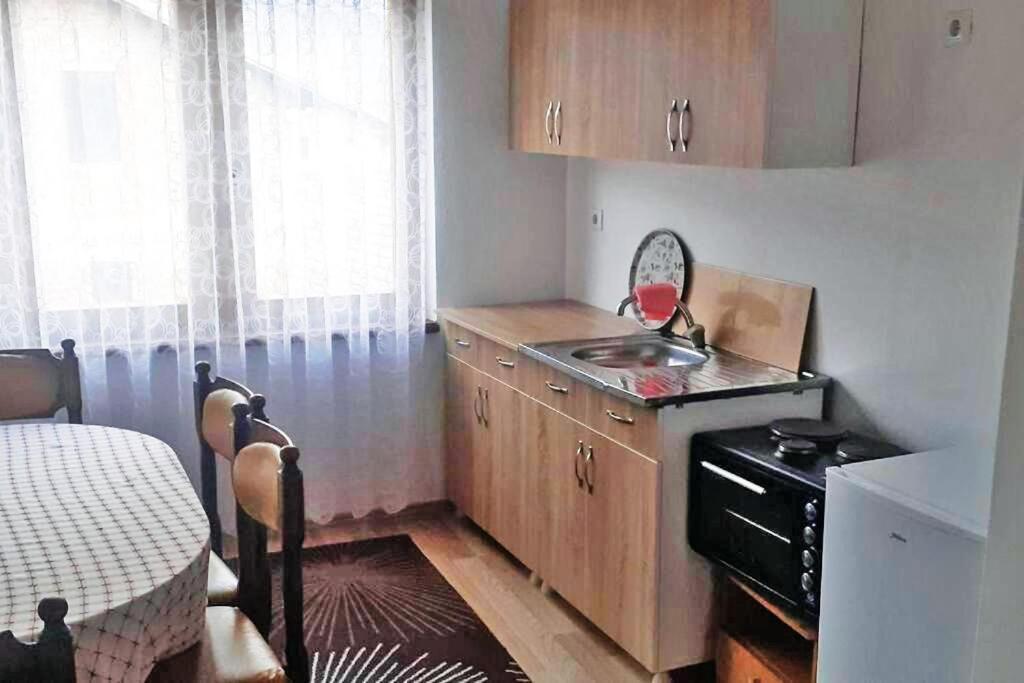 Lovely 1 Bedroom Within Walking Distance, Views Peć Exterior foto